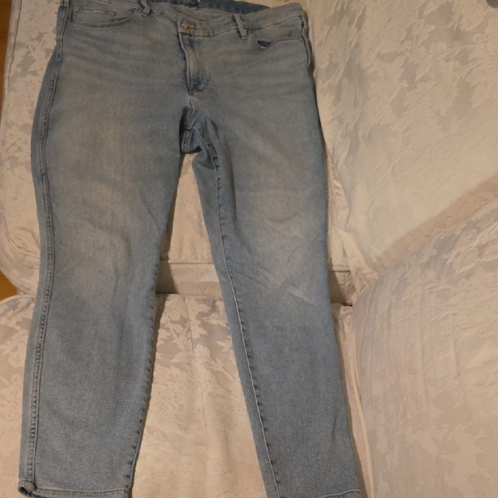 Good American Light Wash Ankle Jeans